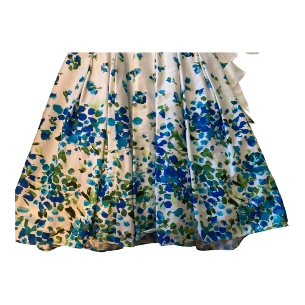JONES WEAR DRESS, white with blue floral. Faux wrap top, belted, fit & flare. - Picture 7 of 11